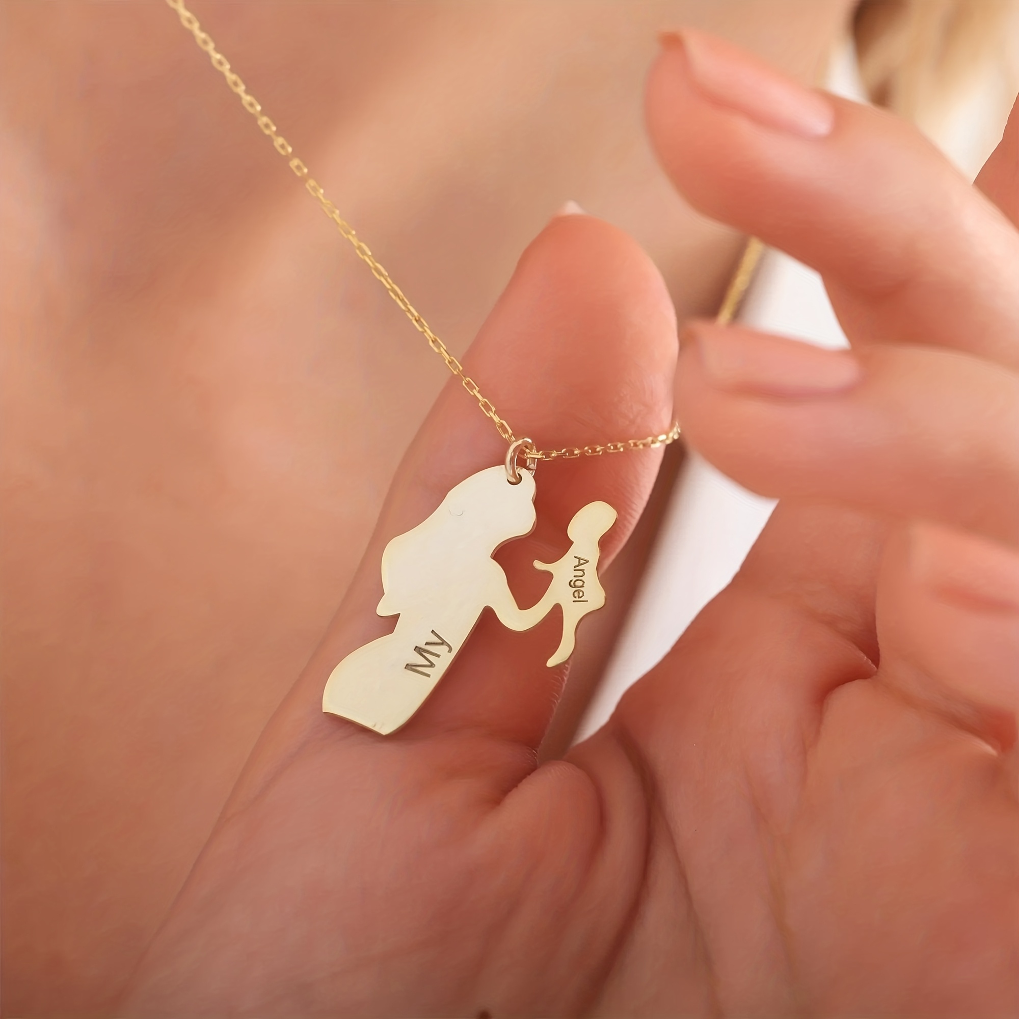Customized Exquisite Name Necklace for Mothers, Stylish Gift